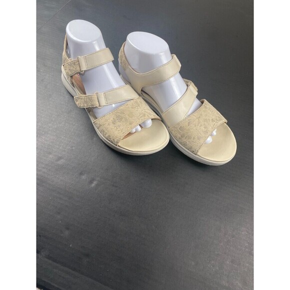 Clarks Un Adorn Ease 8 M Womens‎ Beige Leather Strap Sandals Comfort Casual Used - Picture 2 of 16